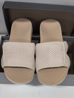 Vionic  Comfort Mesh Slide Sandals in Beige